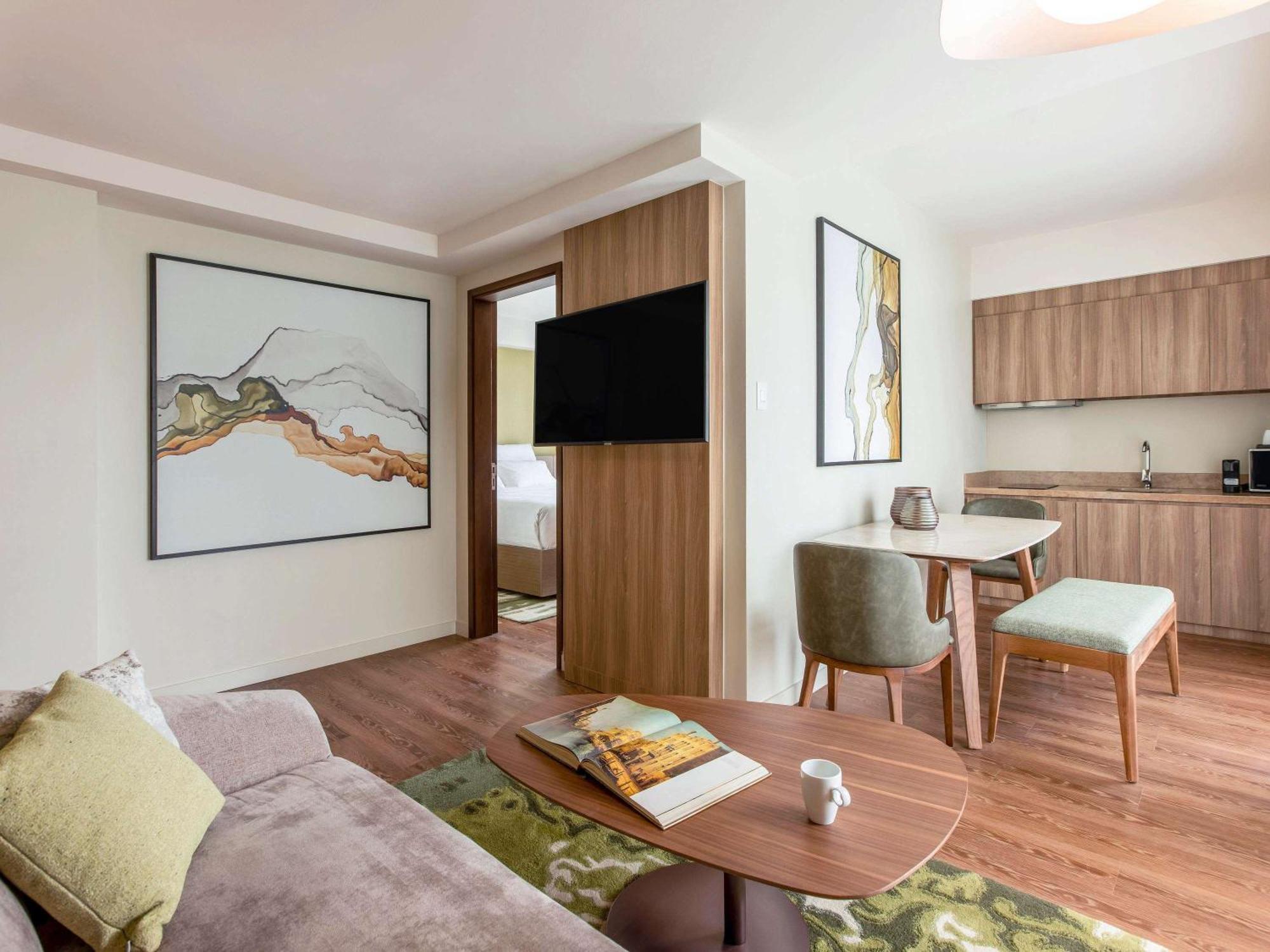 Novotel Suites Manila At Acqua Mandaluyong Exterior photo