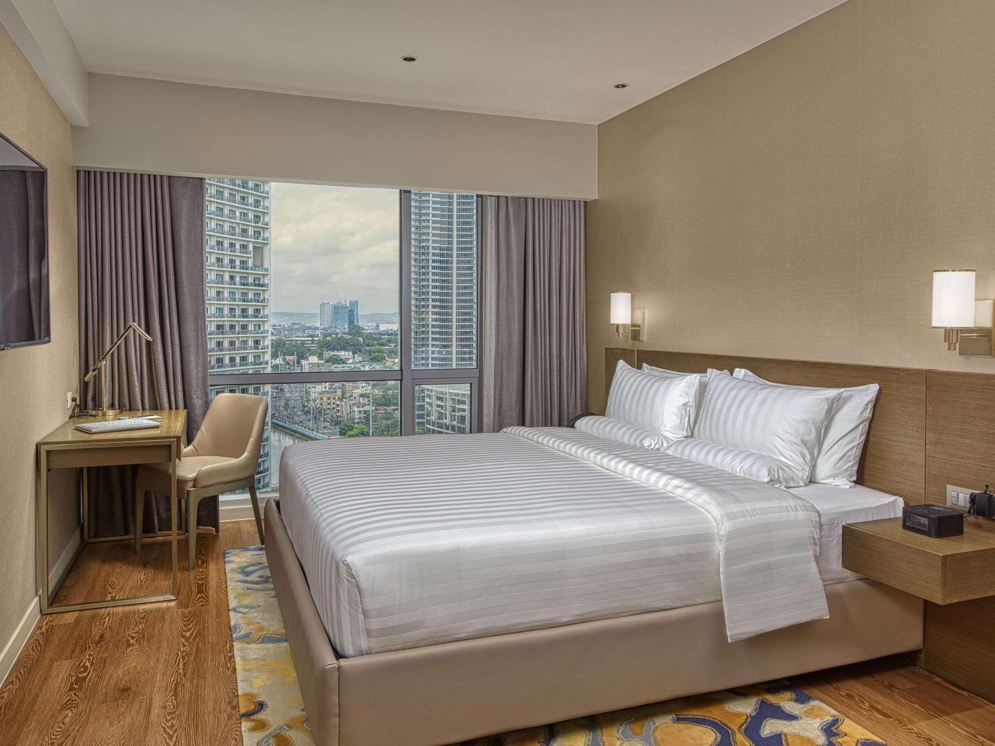 Novotel Suites Manila At Acqua Mandaluyong Exterior photo