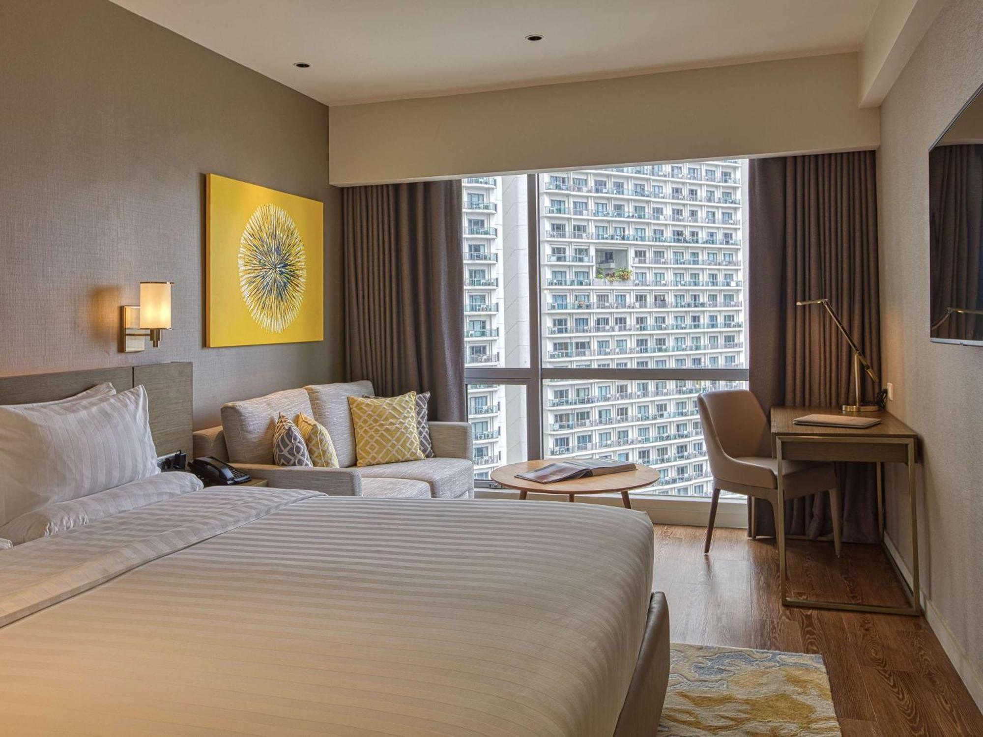 Novotel Suites Manila At Acqua Mandaluyong Exterior photo